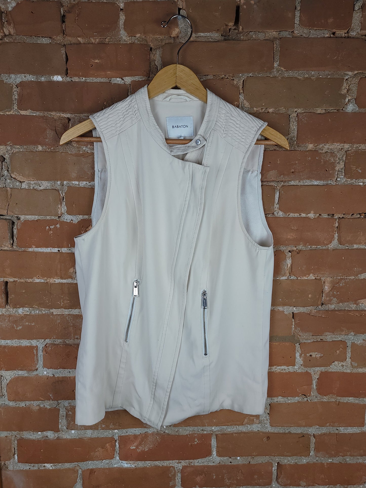 Aritzia Babaton Zip Vest