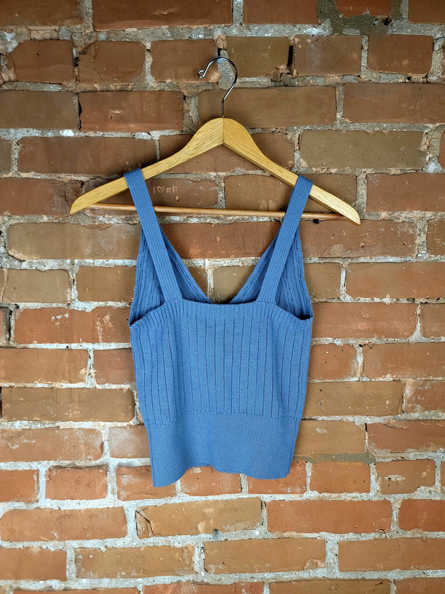 Aritzia Wilfred Knit V-Neck Tank Top